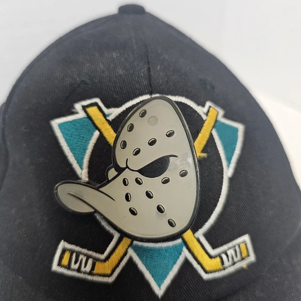 90s Vintage Anaheim Ducks Snapback Hat 3D Logo‎ YOUTH NHL Black Cap. UNTESTED